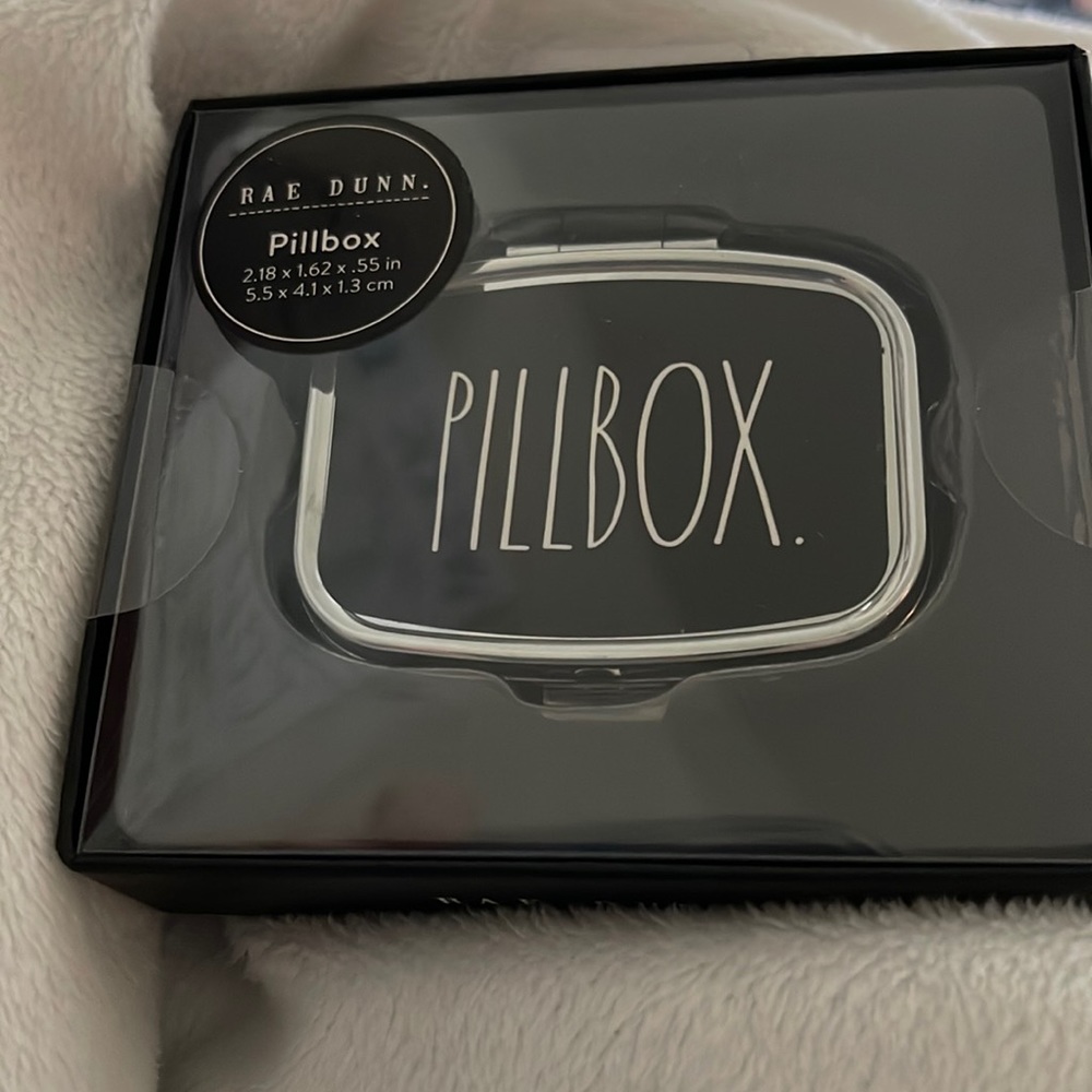 NIB Rae Dunn PILLS Pillbox 💊